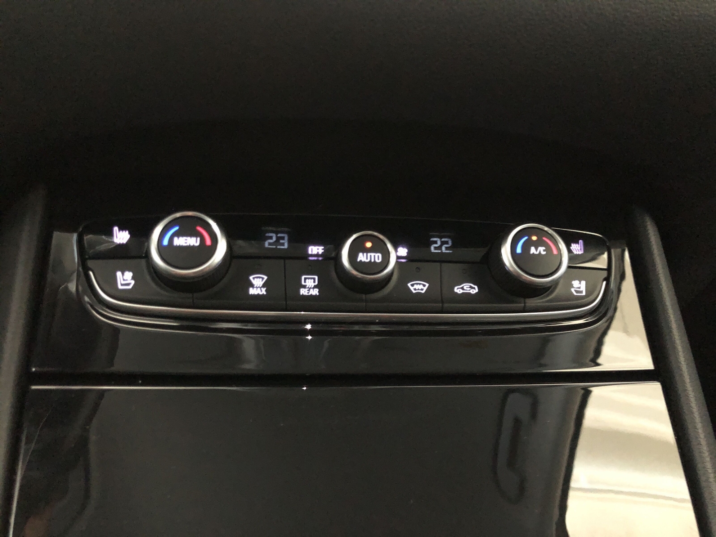 Grandland Ultimate 1.2 LEDER NAVI LED MEMORY SITZE