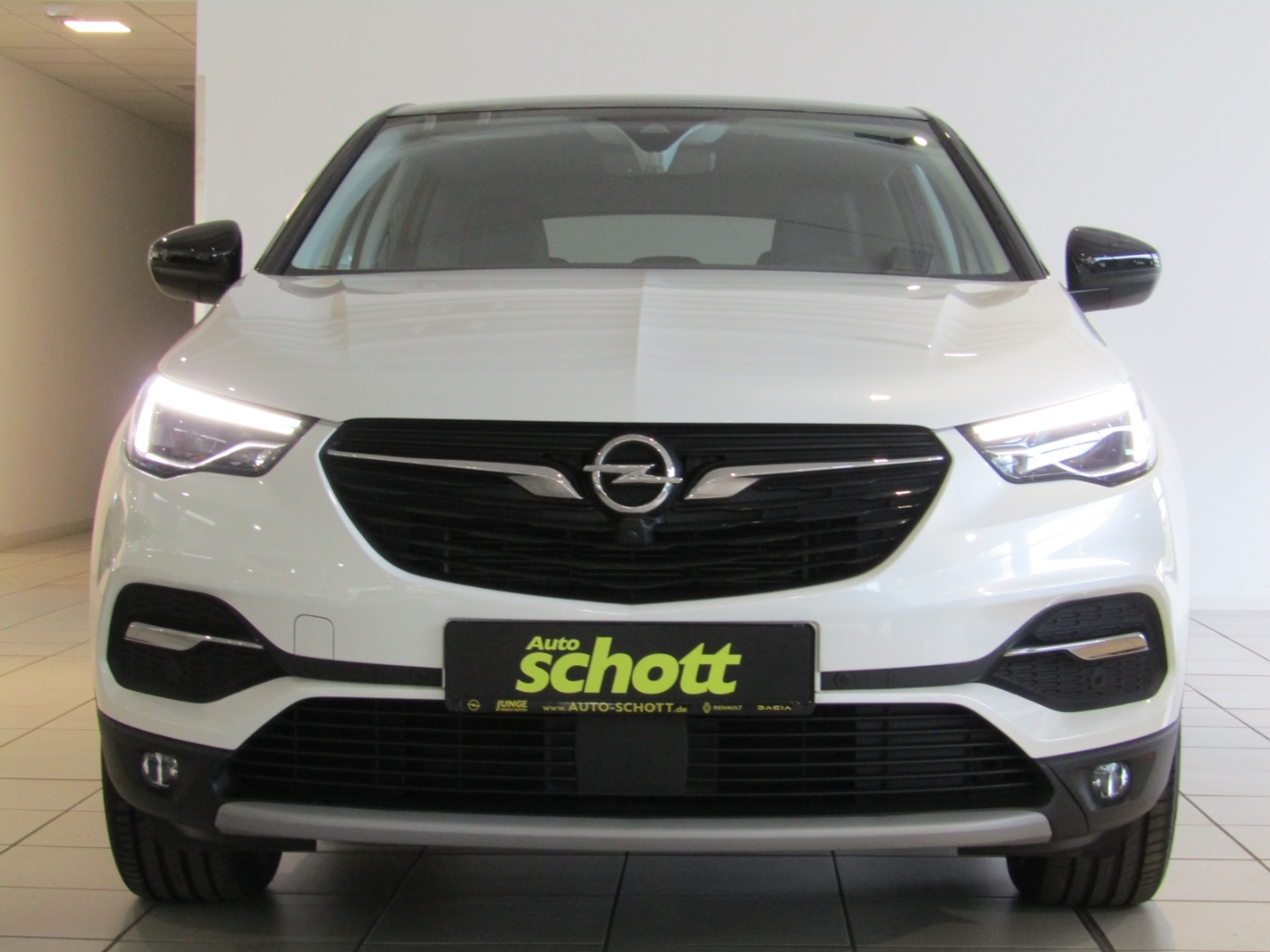 Grandland Business Elegance Plug-in-Hybrid LED NAV SHZ KLIM TEMP