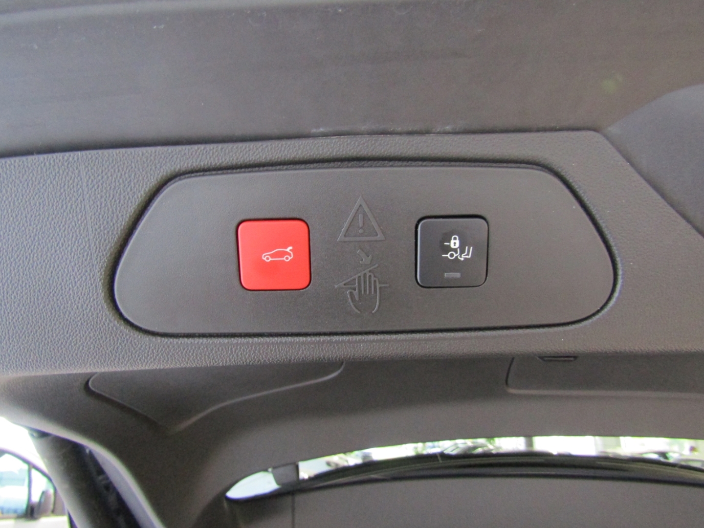 Grandland Business Elegance Plug-in-Hybrid LED NAV SHZ KLIM TEMP