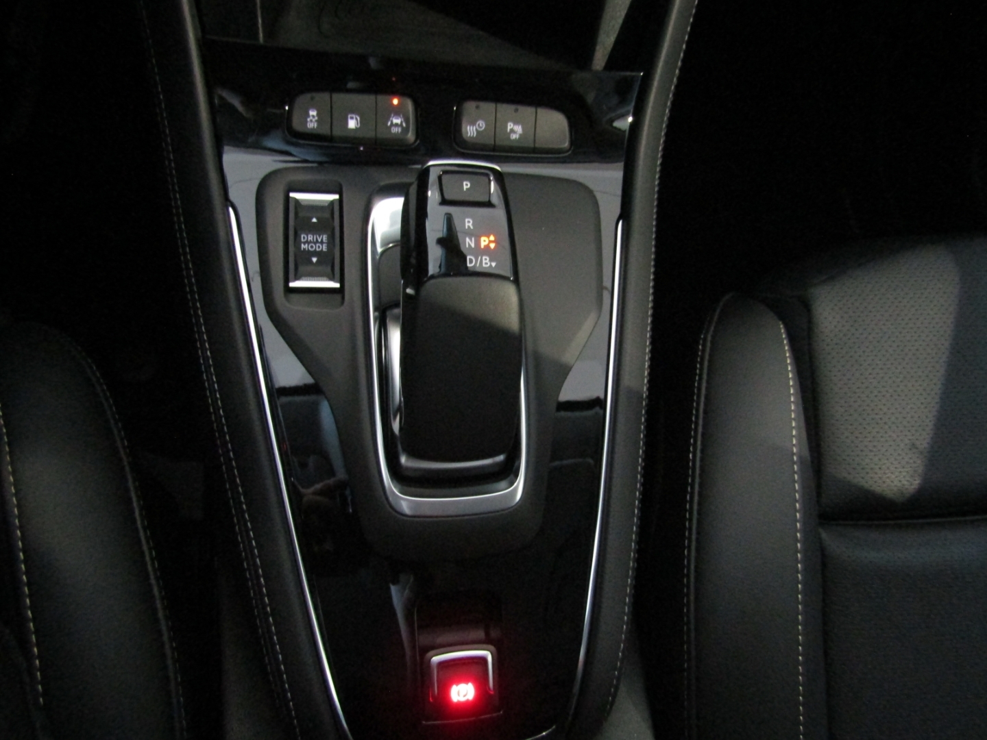 Grandland Business Elegance Plug-in-Hybrid LED NAV SHZ KLIM TEMP