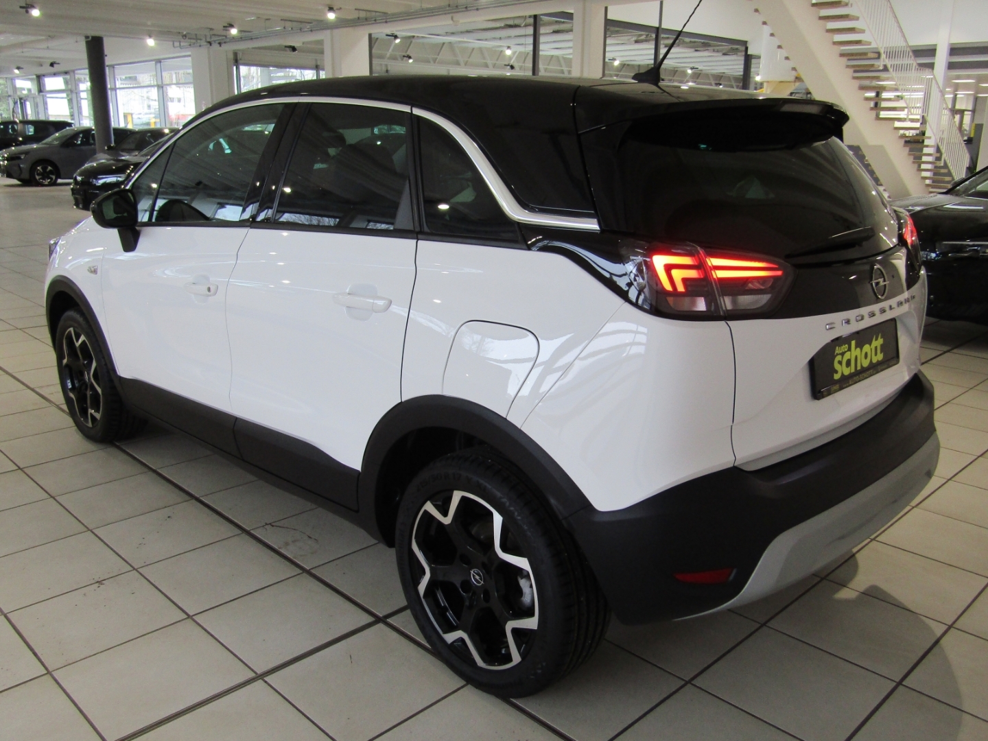 Crossland Elegance 1.2 131PS AUTOM KLIM SHZ NAV