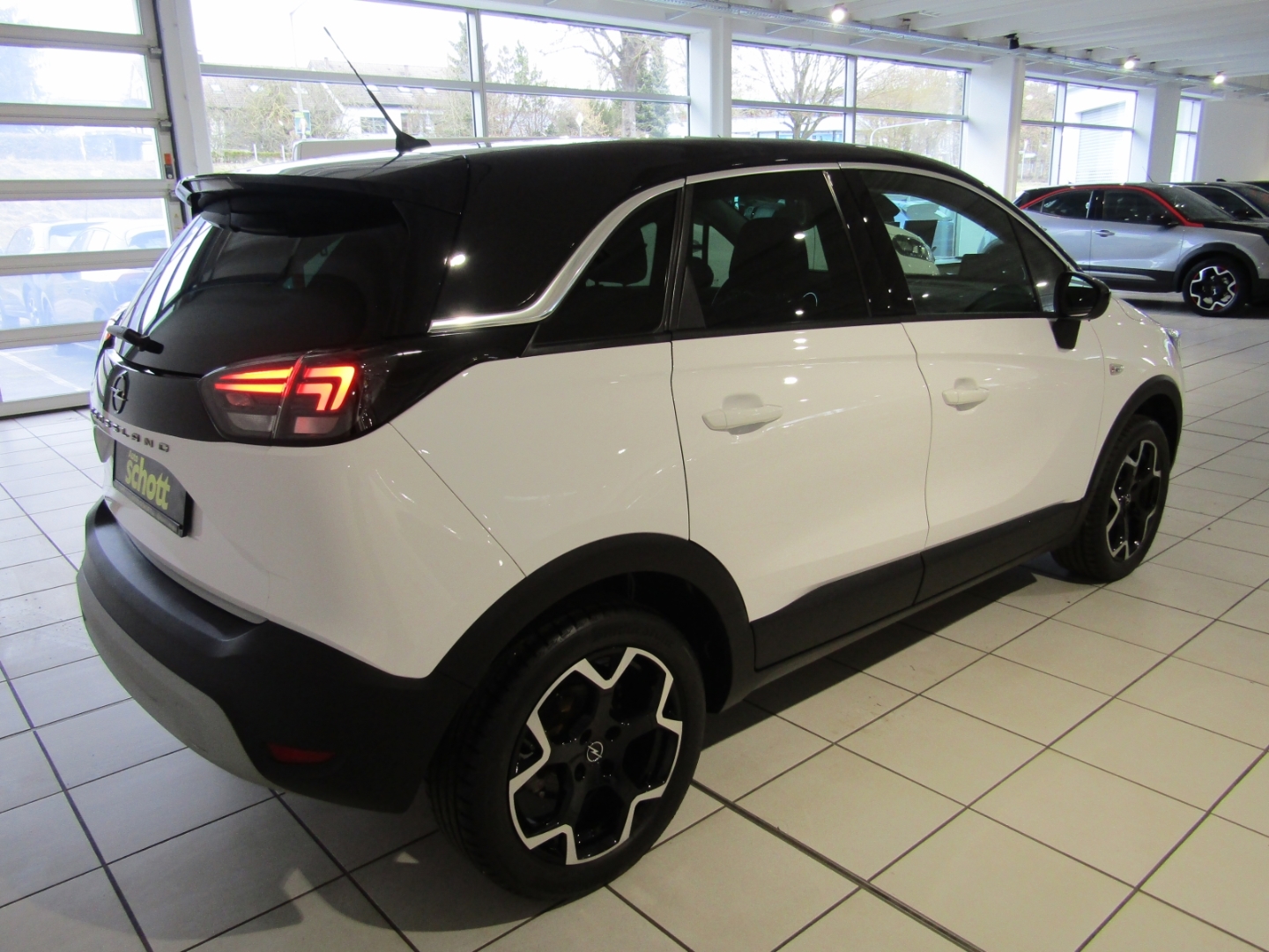 Crossland Elegance 1.2 131PS AUTOM KLIM SHZ NAV