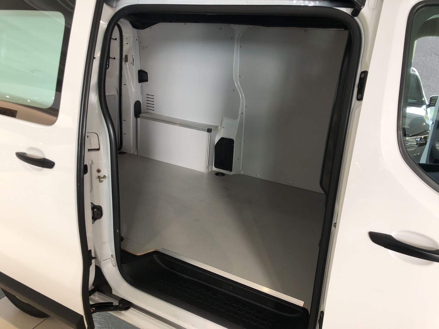 Vivaro Edition M 2.0 DIESEL 122 PS PDC KLIMA CARPLAY TEMP