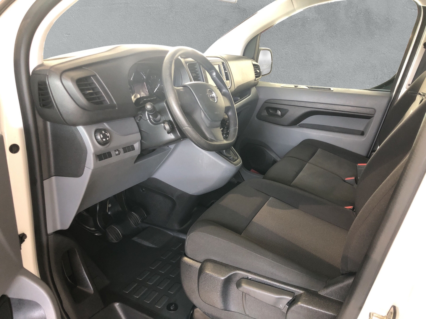 Vivaro Edition M 2.0 DIESEL 122 PS PDC KLIMA CARPLAY TEMP