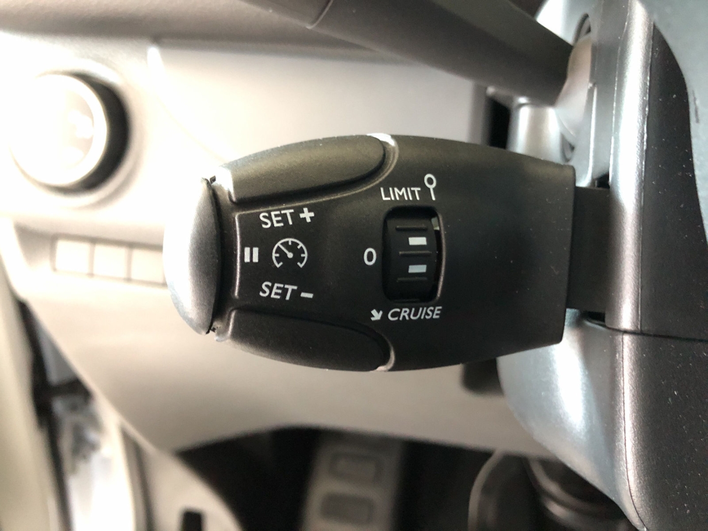 Vivaro Edition M 2.0 DIESEL 122 PS PDC KLIMA CARPLAY TEMP