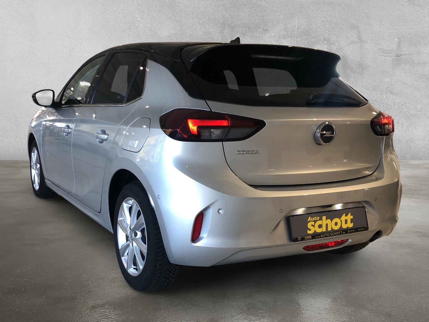 Corsa Elegance 1.2 ALU KLIMA KAM CARPLAY
