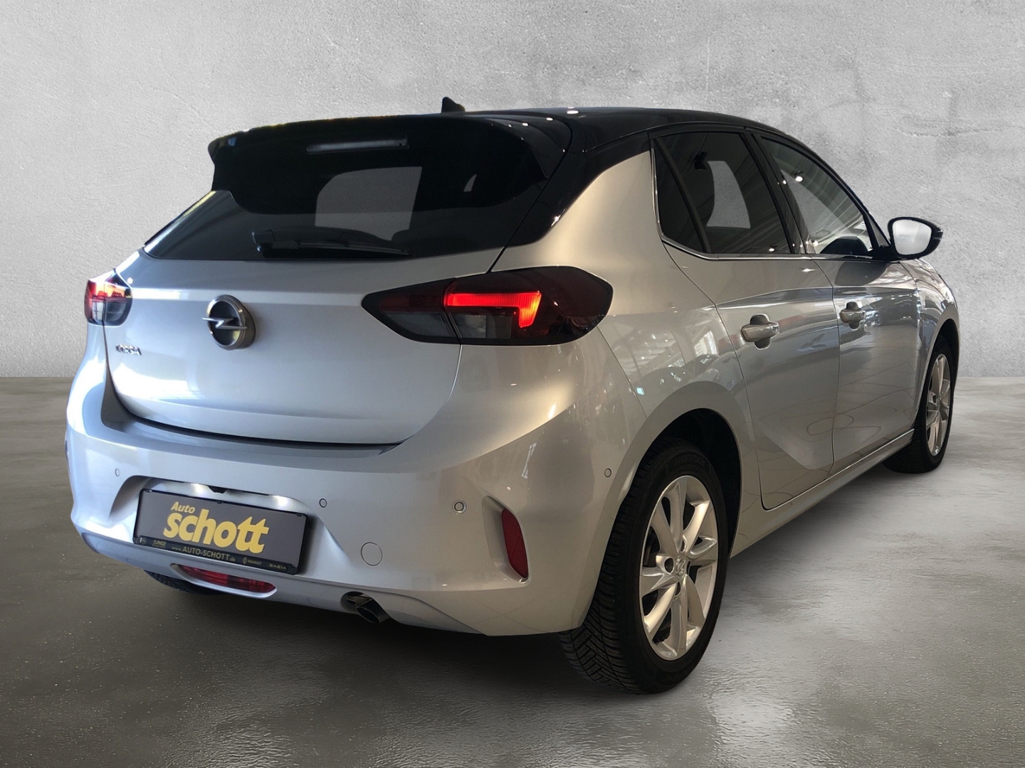 Corsa Elegance 1.2 ALU KLIMA KAM CARPLAY