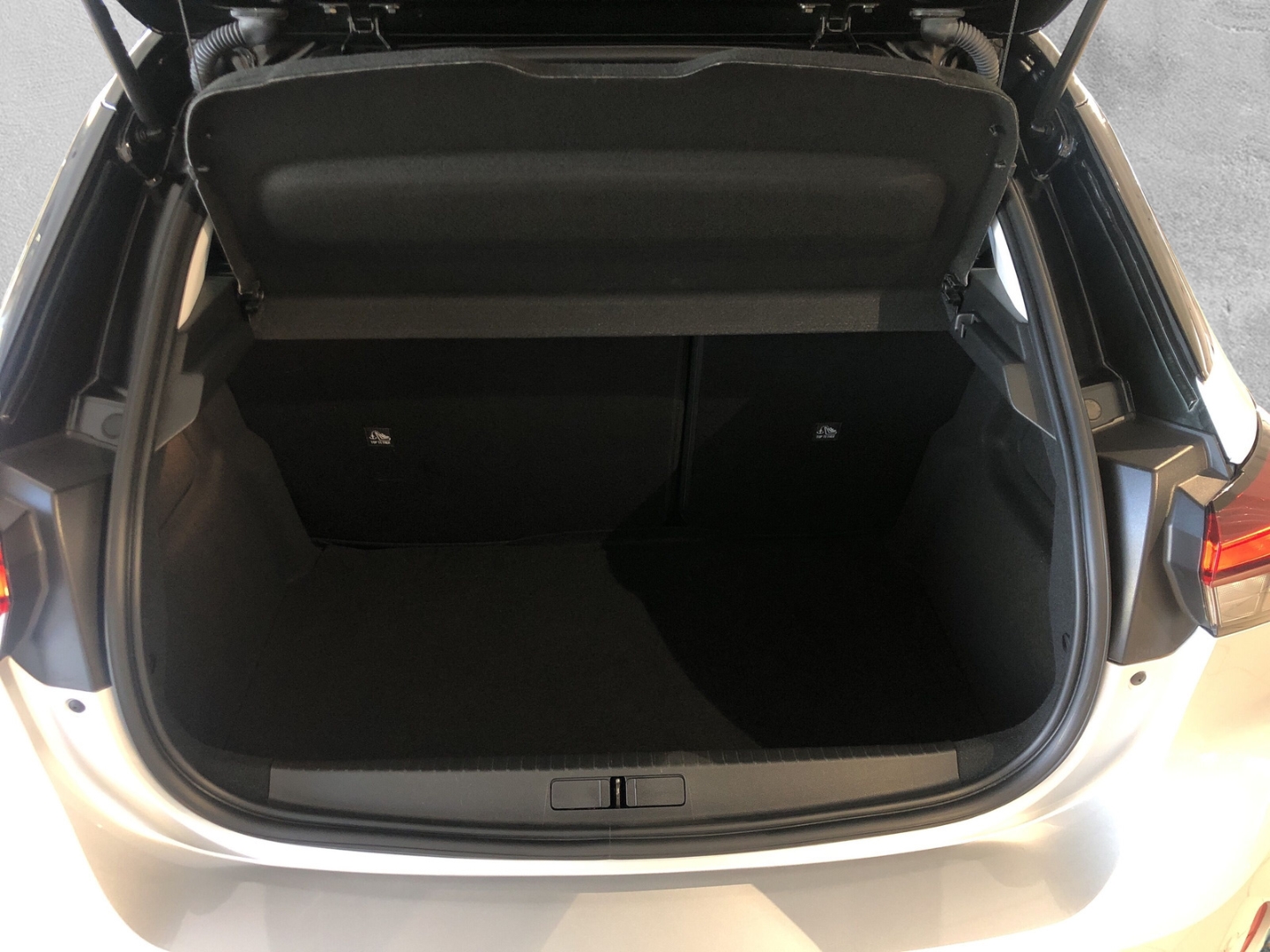 Corsa Elegance 1.2 ALU KLIMA KAM CARPLAY