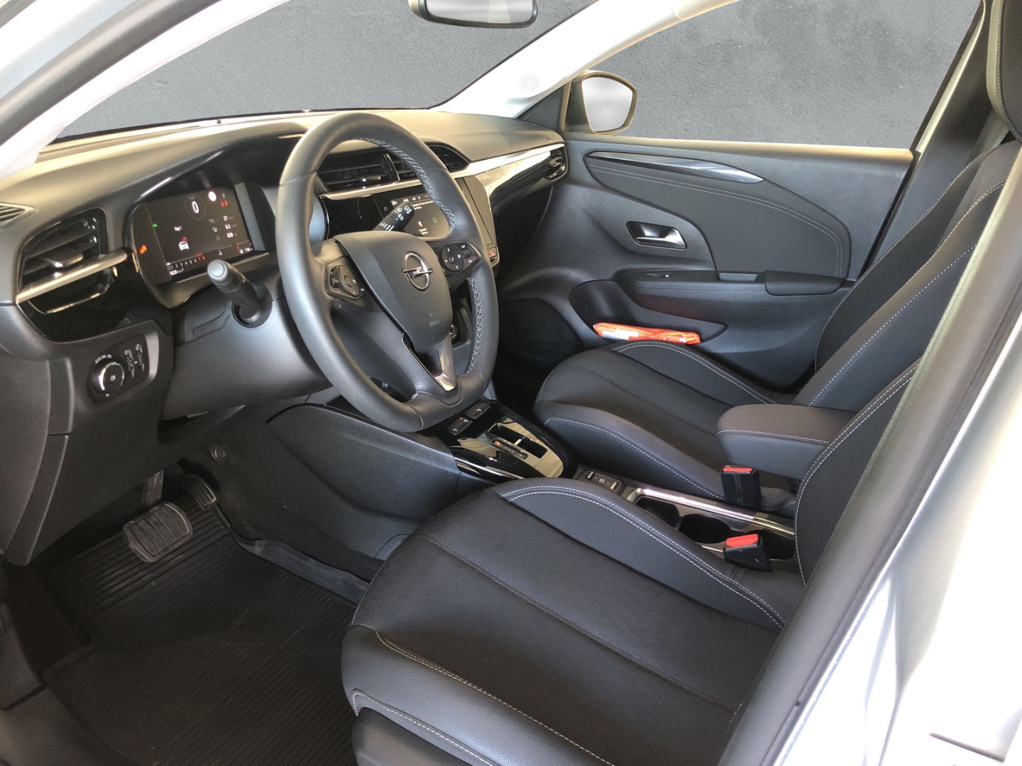 Corsa Elegance 1.2 ALU KLIMA KAM CARPLAY