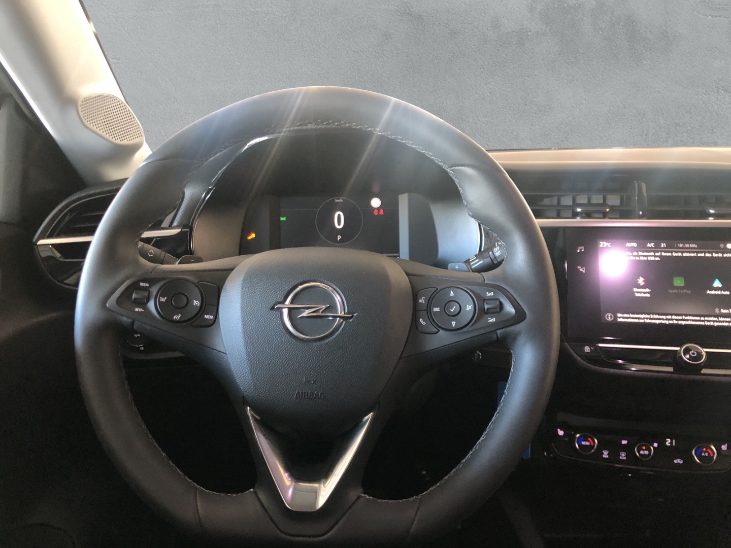 Corsa Elegance 1.2 ALU KLIMA KAM CARPLAY