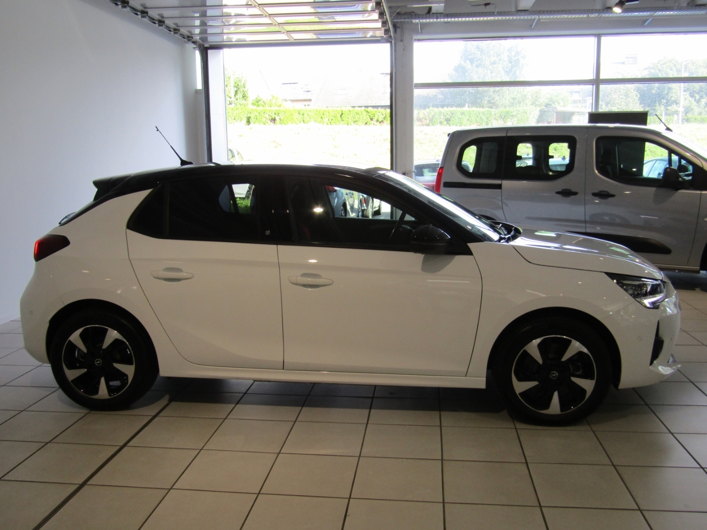 Corsa Electric, GS (MJ23A), Elektromotor 100kW (13