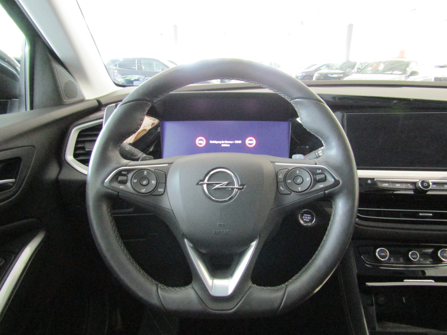 Grandland Elegance 1.2 131PS AUTOM KLIM PDC KAM APP NAV BT