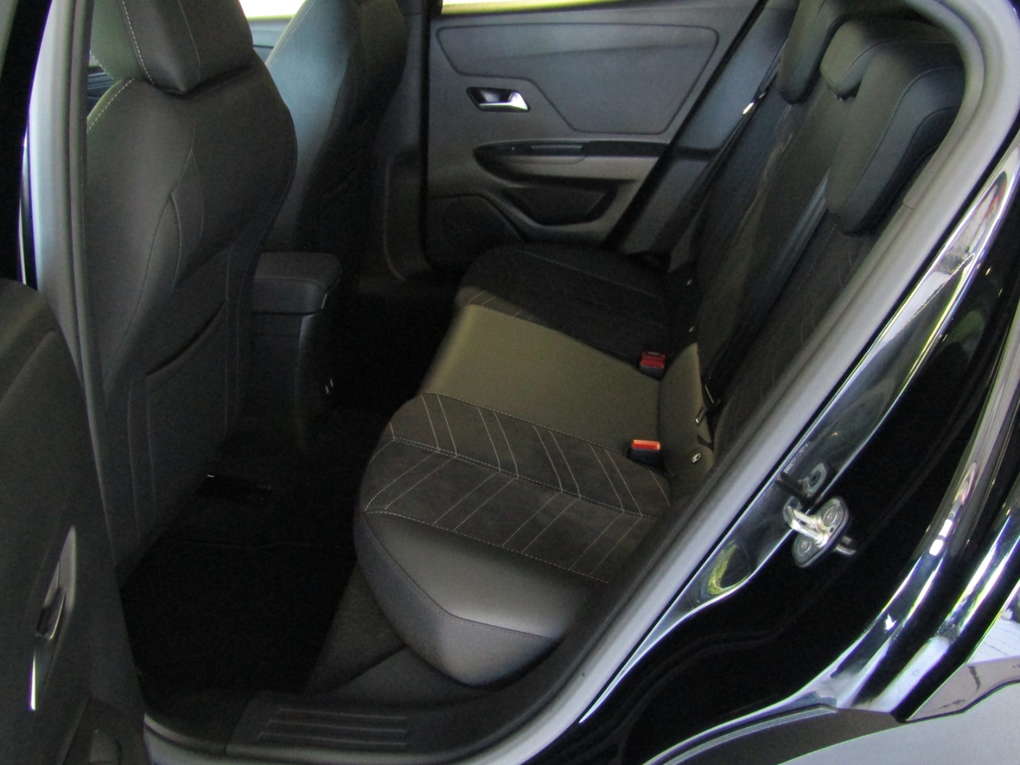Mokka Ultimate 1.2 131PS KLIMA NAVI SHZ LHZ APP