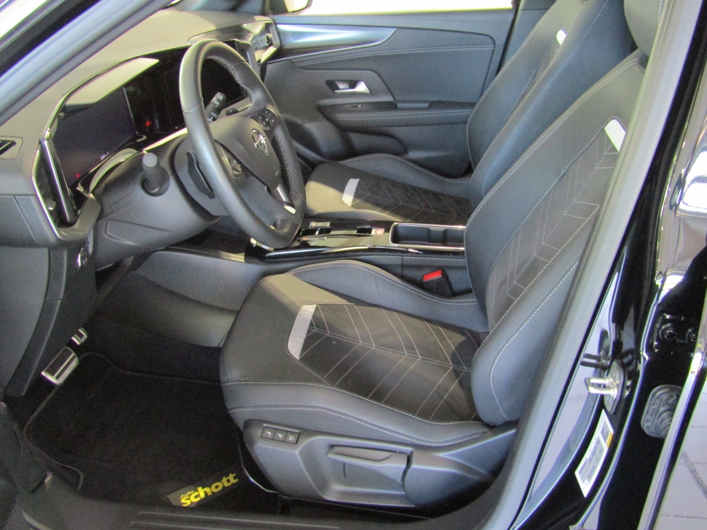 Mokka Ultimate 1.2 131PS KLIMA NAVI SHZ LHZ APP