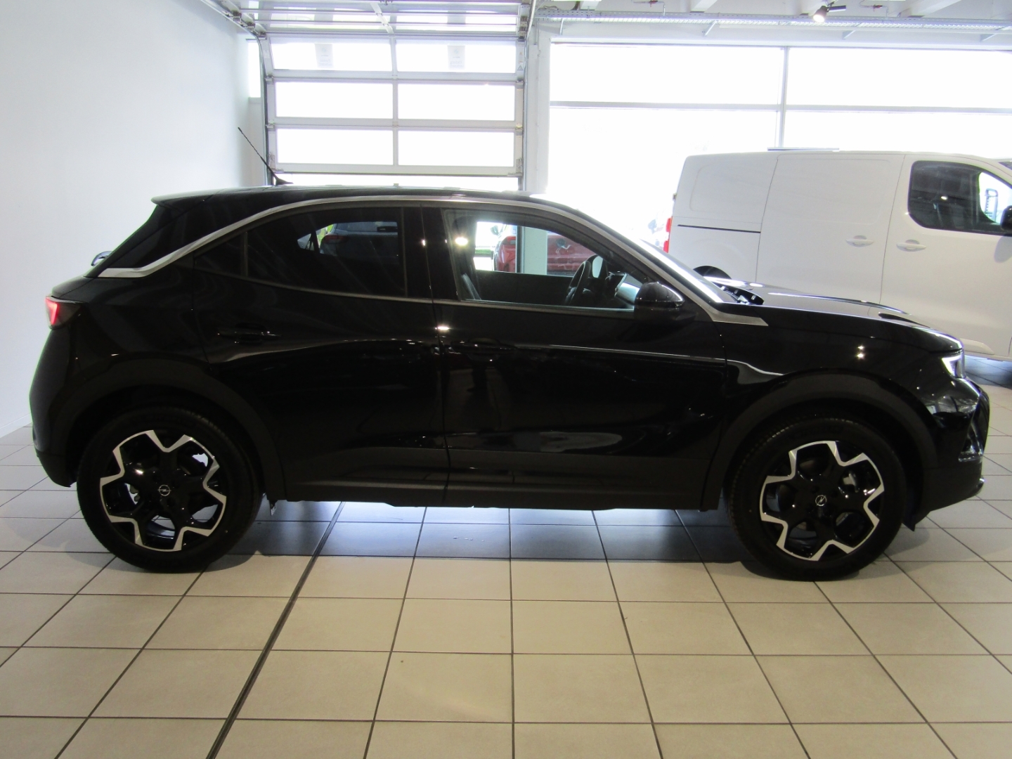 Mokka Electric ULTIMATE 131PS APP BT SHZ LHZ TEMP