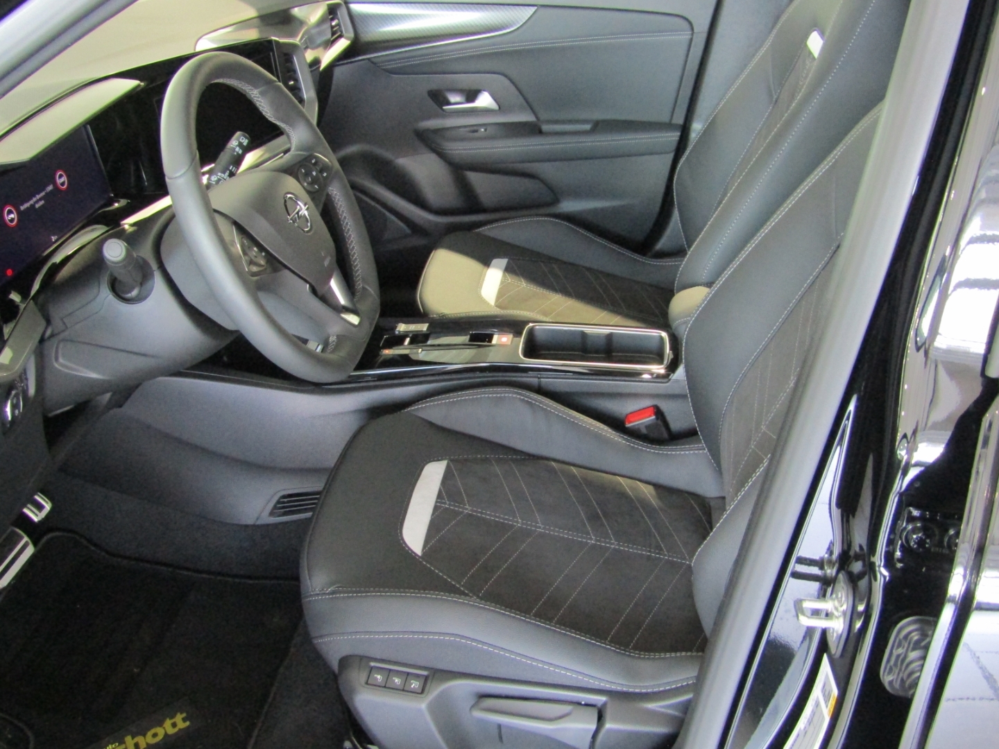 Mokka Electric ULTIMATE 131PS APP BT SHZ LHZ TEMP