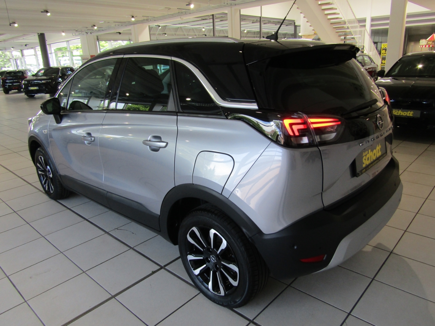 Crossland Elegance 1.2 131PS AUTOM NAV SHZ LHZ APP KAM