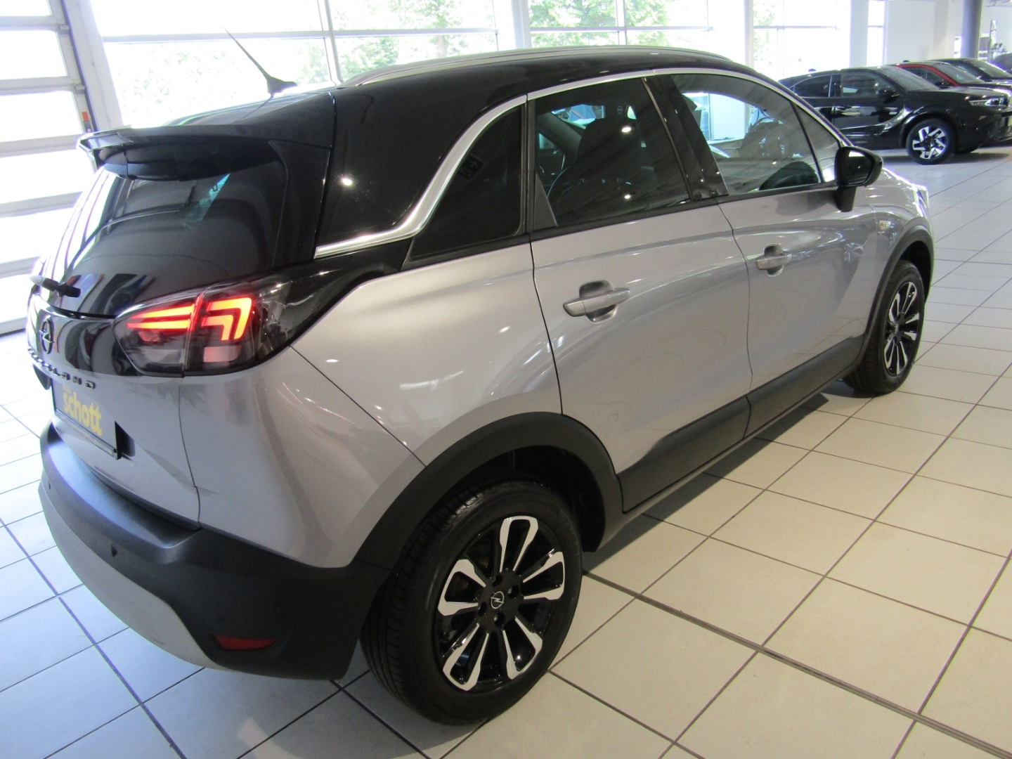 Crossland Elegance 1.2 131PS AUTOM NAV SHZ LHZ APP KAM