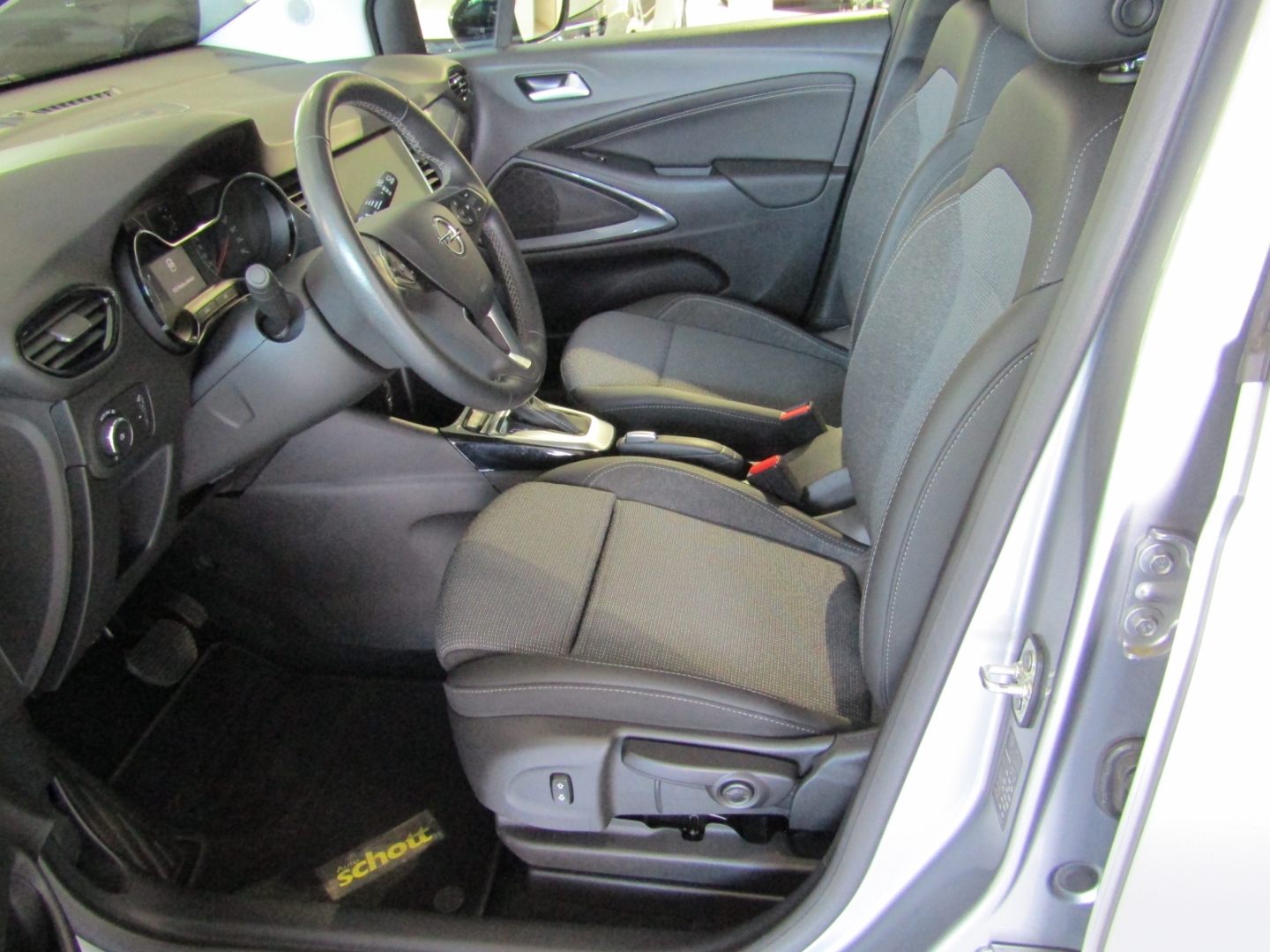 Crossland Elegance 1.2 131PS AUTOM NAV SHZ LHZ APP KAM