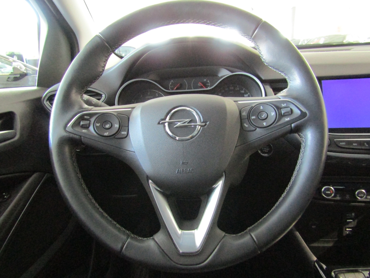 Crossland Elegance 1.2 131PS AUTOM NAV SHZ LHZ APP KAM