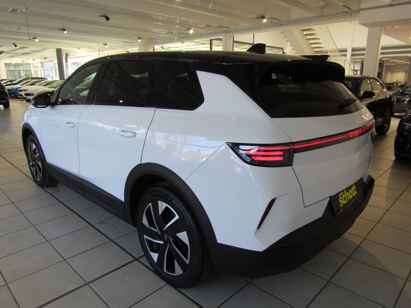 Grandland Mild-Hybrid GS NAV PANO APP LED KAM PDC
