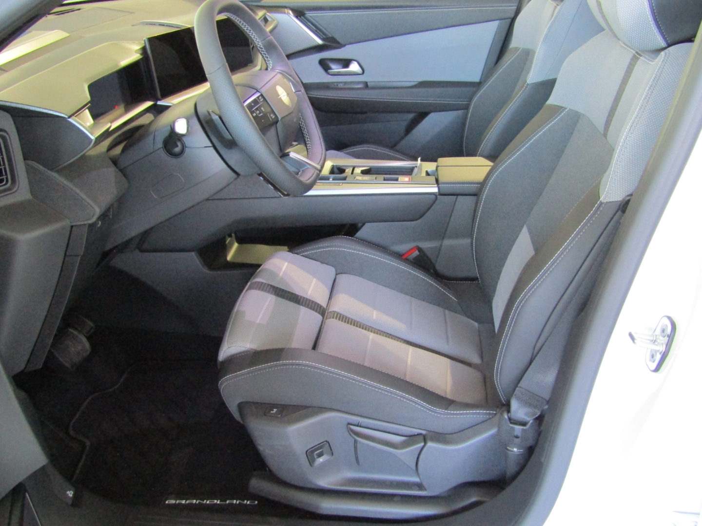 Grandland Mild-Hybrid GS NAV PANO APP LED KAM PDC